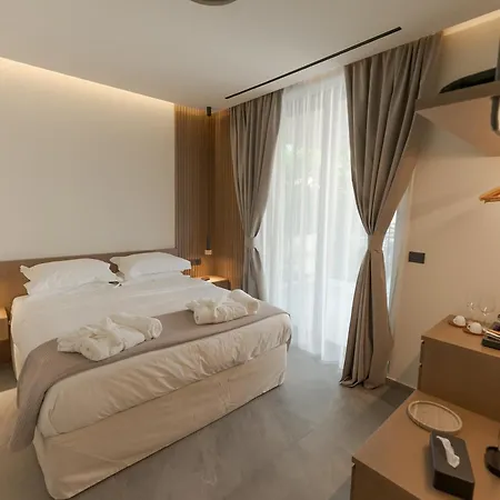 Theros Boutique Aparthotel