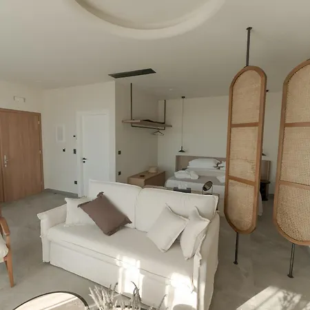 Theros Boutique 4*