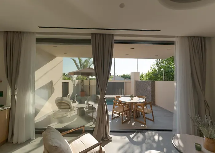 Theros Boutique Aparthotel