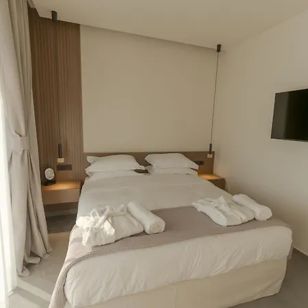 Theros Boutique Lägenhetshotell 4*