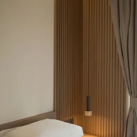 Theros Boutique شقة فندقية