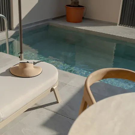 Theros Boutique كوروتا