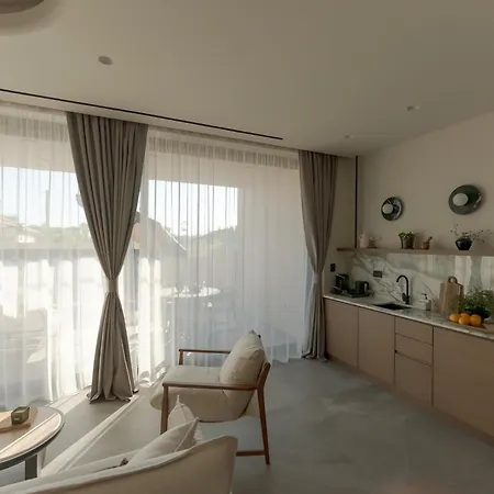 Theros Boutique شقة فندقية 4*