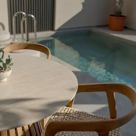 Theros Boutique شقة فندقية