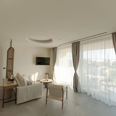 Theros Boutique Lägenhetshotell Kourouta