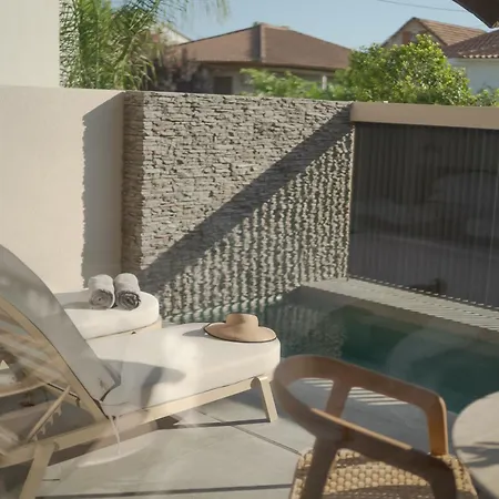 Theros Boutique Lägenhetshotell 4*