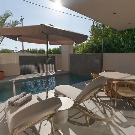 Theros Boutique شقة فندقية