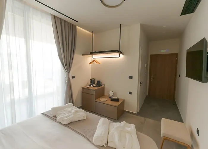 Theros Boutique Lejlighedshotel 4*