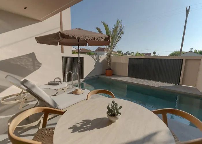 Ξενοδοχείο με διαμερίσματα Theros Boutique 4*