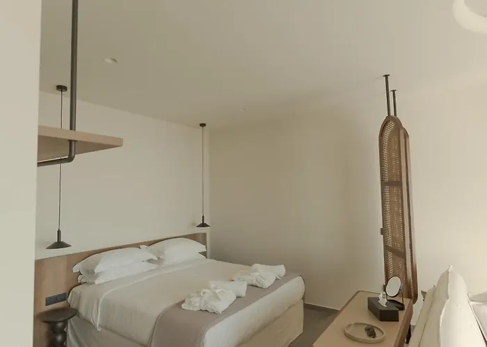 Theros Boutique Κουρούτα