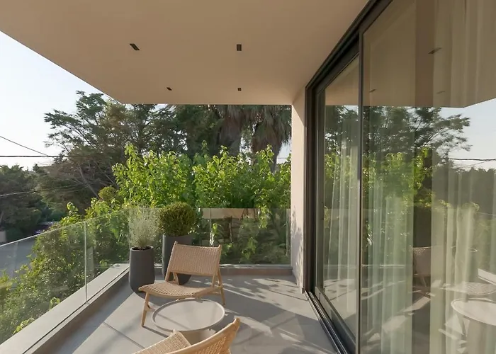 Theros Boutique Κουρούτα